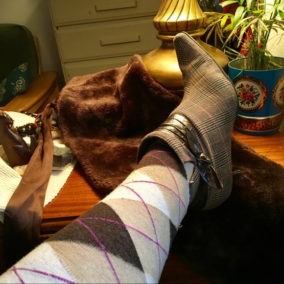 Predictions Brown Plaid w/ Bow Heel Ankle Bootie - Picture 3 of 8